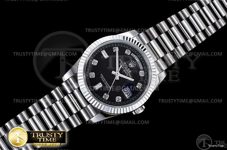 0810 RDD0220E – DayDate 36mm Functional 700